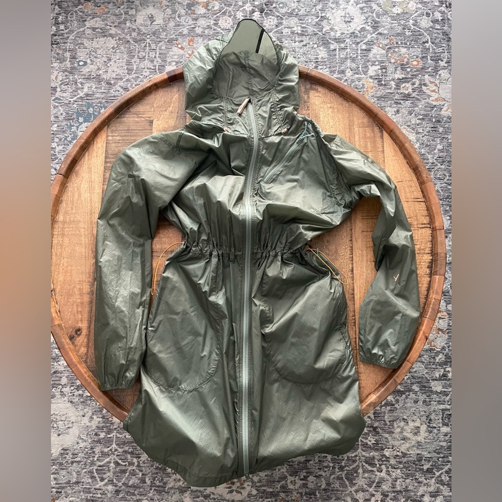 NWOT Indyeva Baram Windbreaker
Cactus